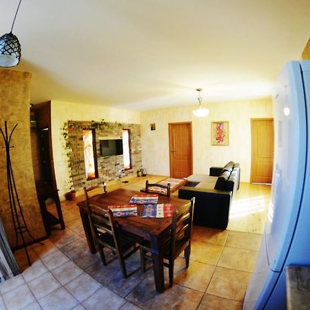 Family Mini-Hotel Martirosyan'S And Tours Yerevan Exterior photo