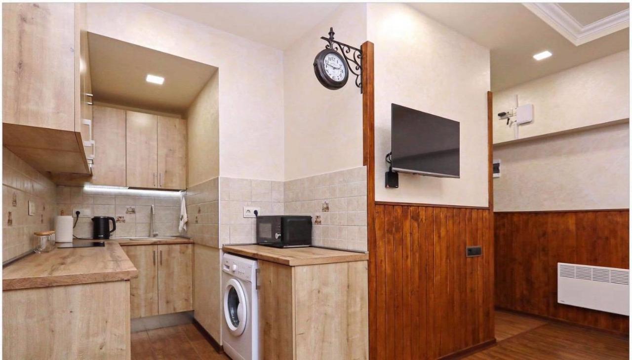 Family Mini-Hotel Martirosyan'S And Tours Yerevan Exterior photo