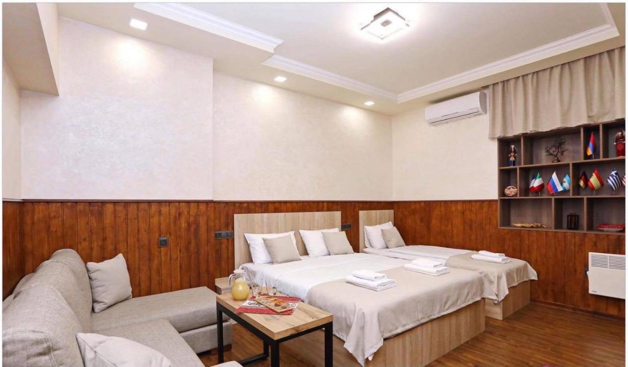 Family Mini-Hotel Martirosyan'S And Tours Yerevan Exterior photo