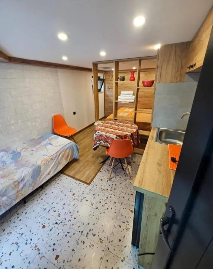 Family Mini-Hotel Martirosyan'S And Tours Yerevan Exterior photo
