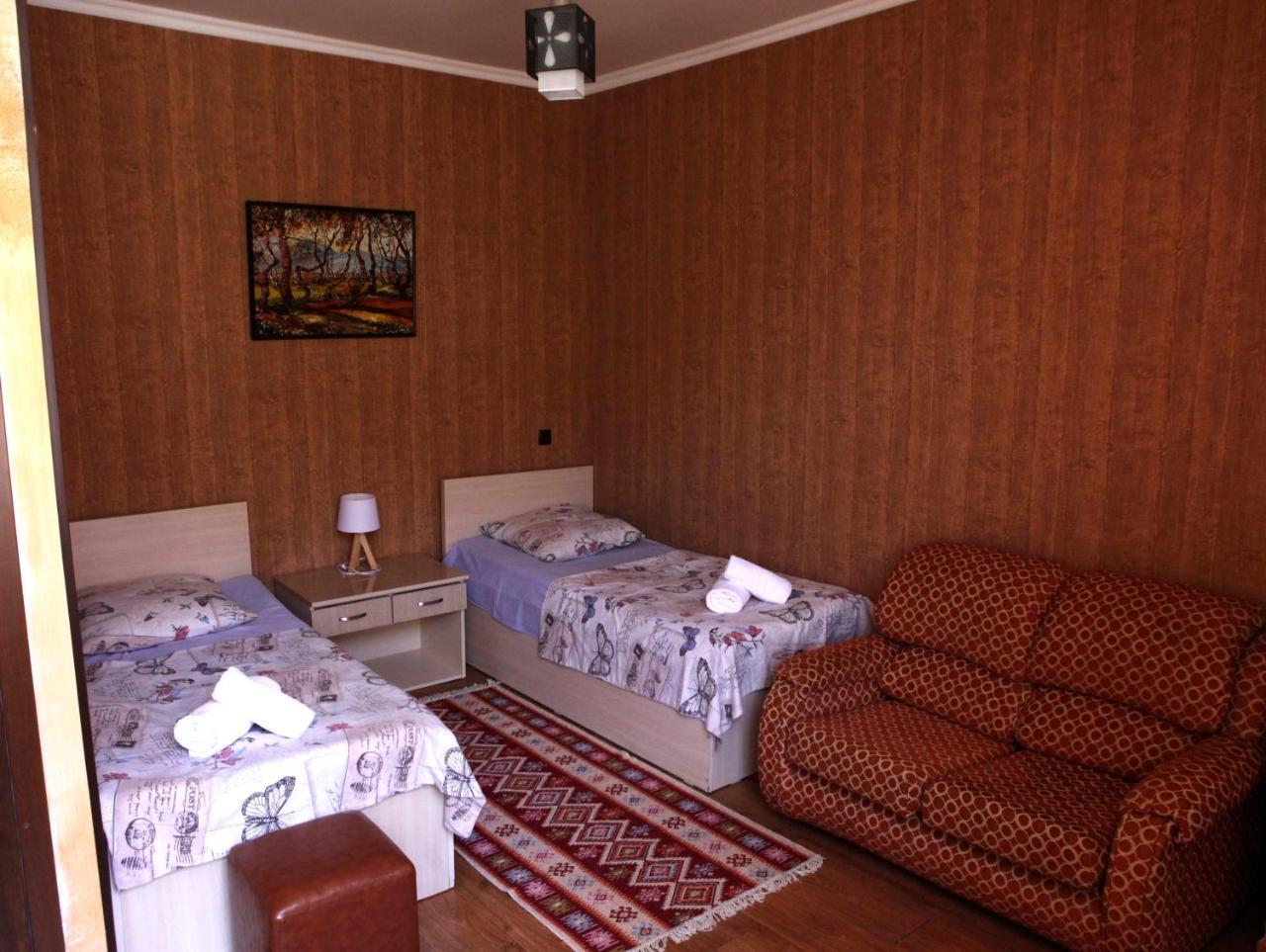Family Mini-Hotel Martirosyan'S And Tours Yerevan Exterior photo