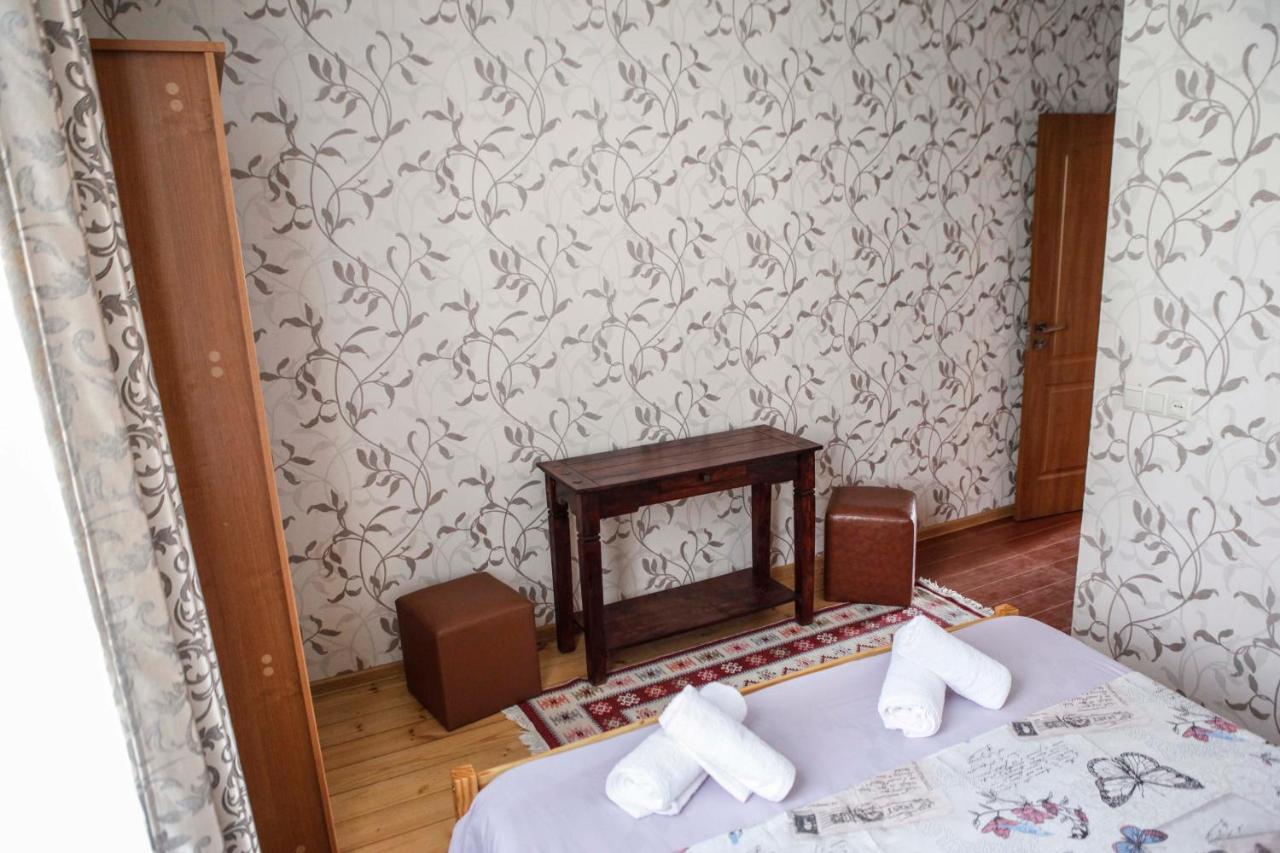 Family Mini-Hotel Martirosyan'S And Tours Yerevan Exterior photo