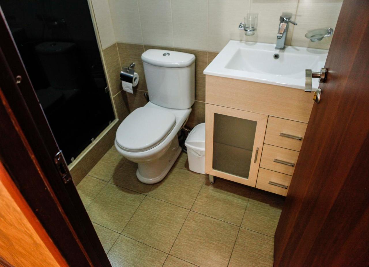 Family Mini-Hotel Martirosyan'S And Tours Yerevan Exterior photo