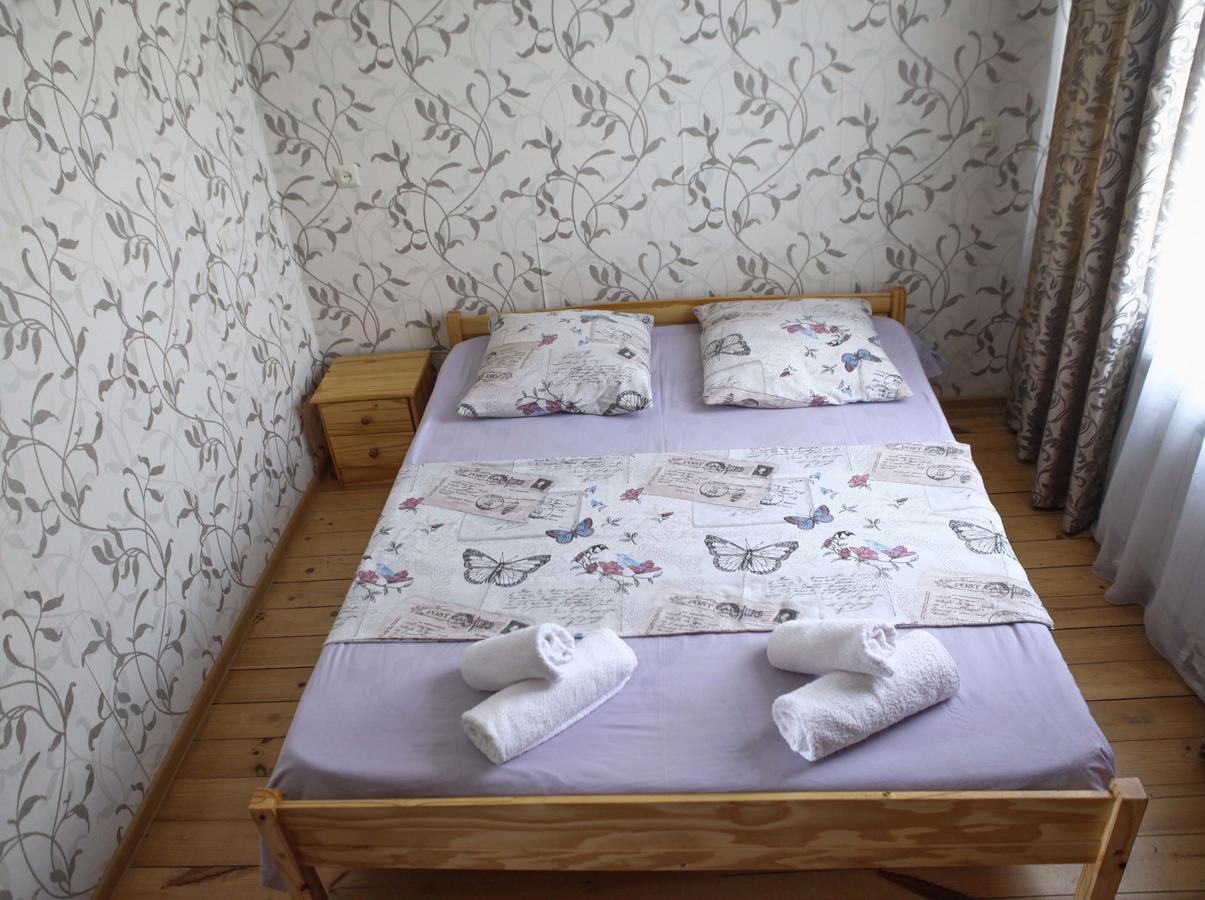 Family Mini-Hotel Martirosyan'S And Tours Yerevan Exterior photo