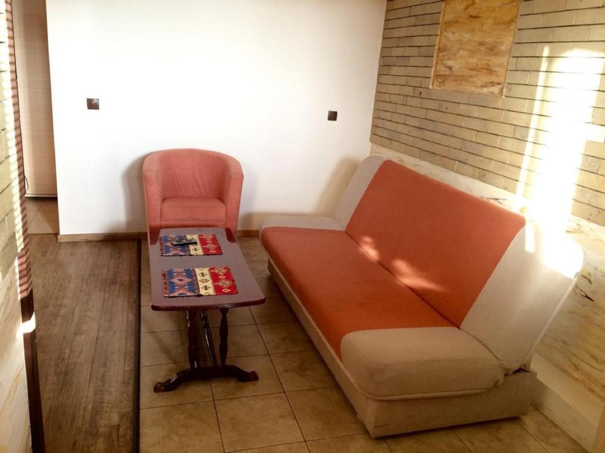 Family Mini-Hotel Martirosyan'S And Tours Yerevan Room photo